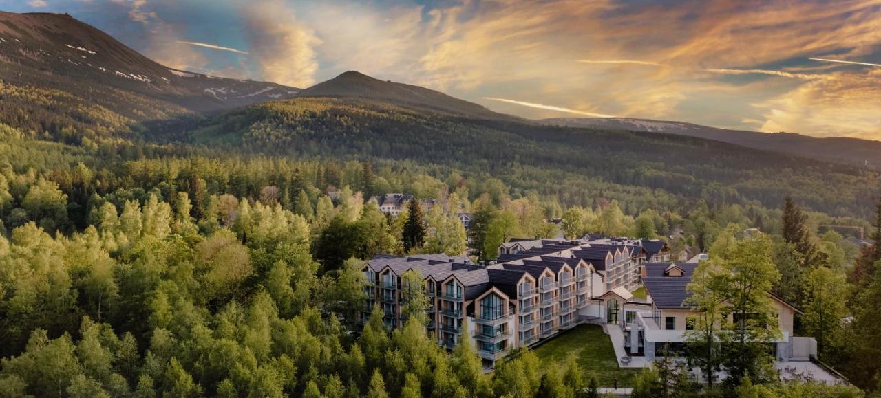 Green Mountain 5* Hotel Karpacz Exteriör bild The Village at Sun Peaks