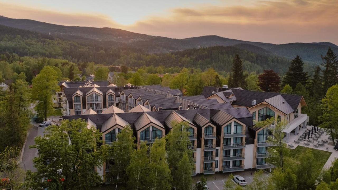 Green Mountain 5* Hotel Karpacz Exteriör bild The Village at Sun Peaks