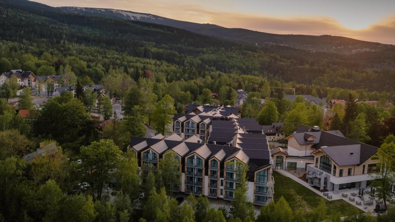 Green Mountain 5* Hotel Karpacz Exteriör bild Residential complex in the village of Kaskovo, 2019