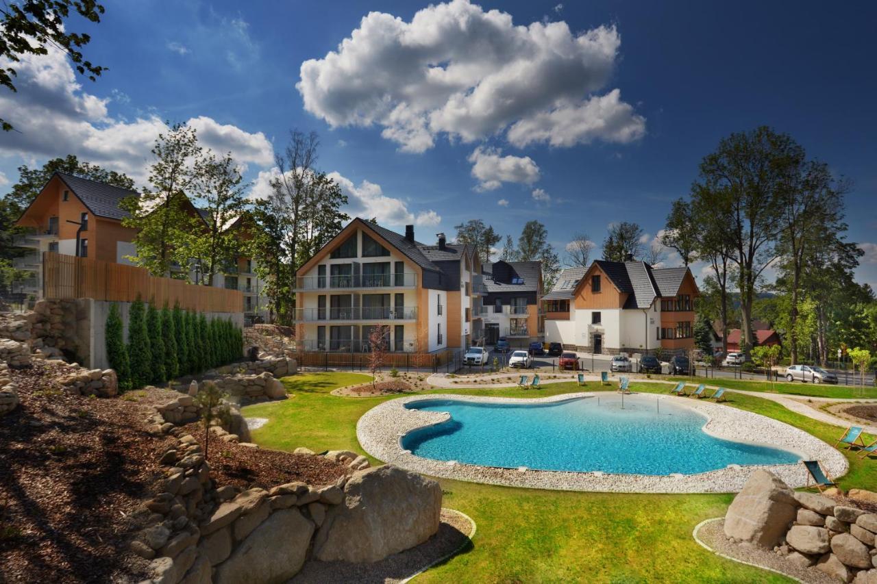 Green Mountain 5* Hotel Karpacz Exteriör bild Residential complex in the village